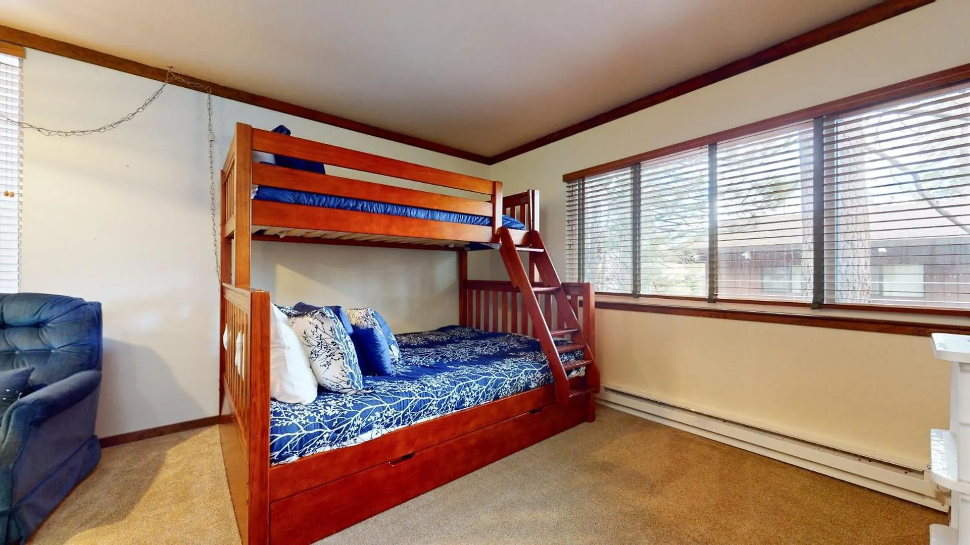 Mammoth Estates 3 Bdrm Condos - Walking Distance To The Village Gondola Station Mammoth Lakes Apartment
