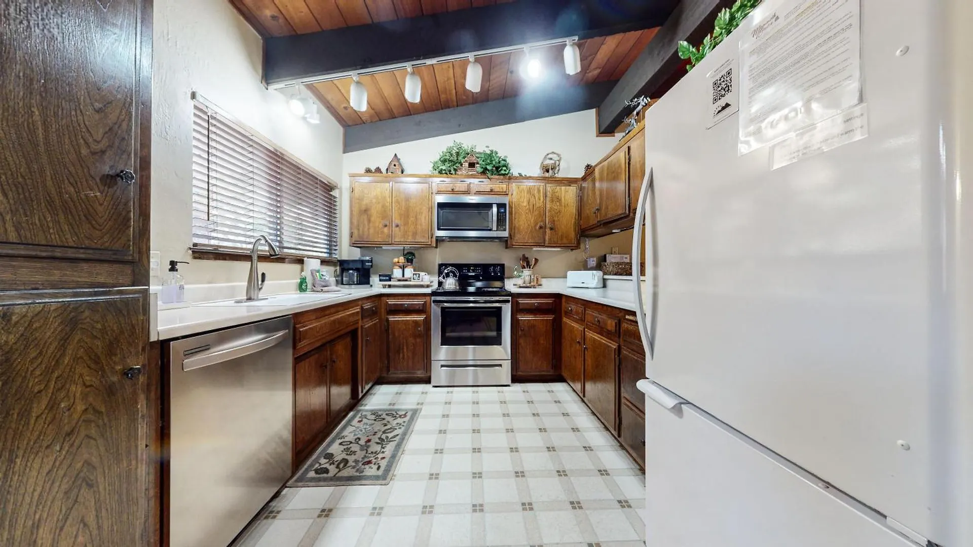 Mammoth Estates 3 Bdrm Condos - Walking Distance To The Village Gondola Station Mammoth Lakes 0*,
