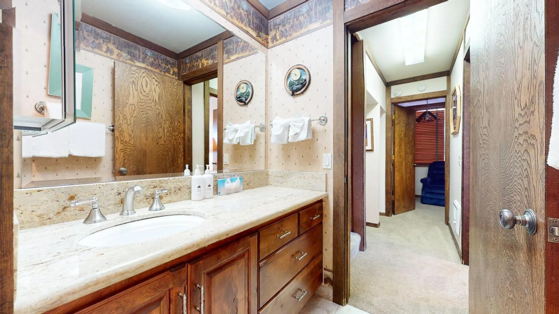 Mammoth Estates 3 Bdrm Condos - Walking Distance To The Village Gondola Station Mammoth Lakes 0*,