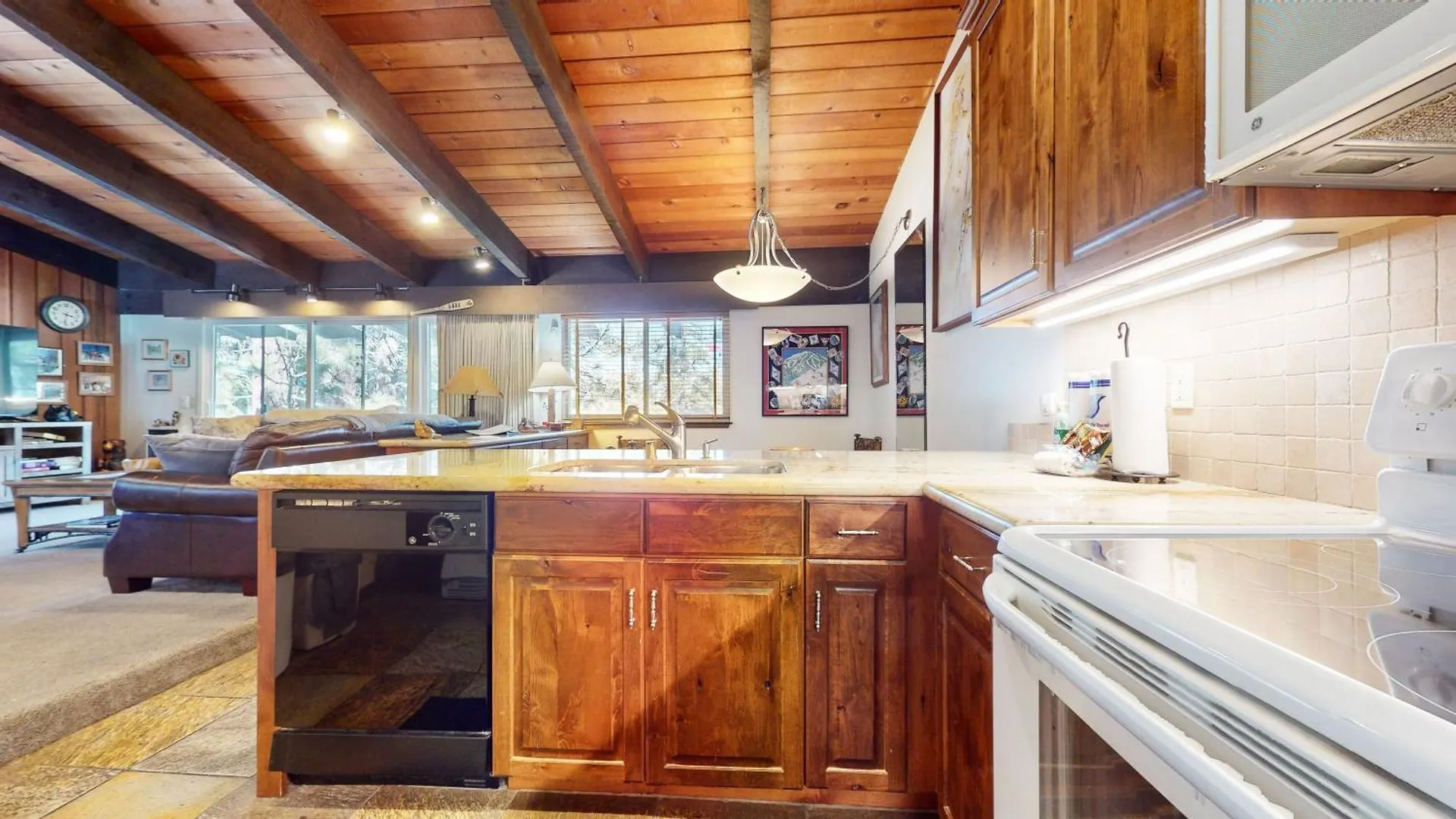 Mammoth Estates 3 Bdrm Condos - Walking Distance To The Village Gondola Station Mammoth Lakes 0*,