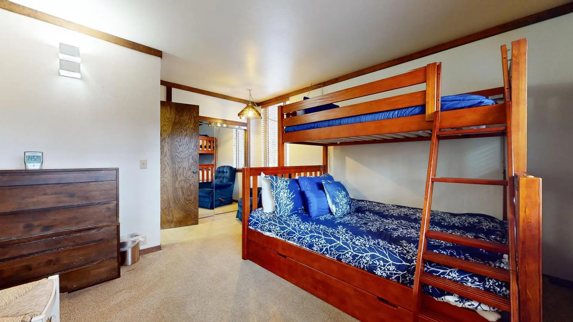Mammoth Estates 3 Bdrm Condos - Walking Distance To The Village Gondola Station Mammoth Lakes 0*,